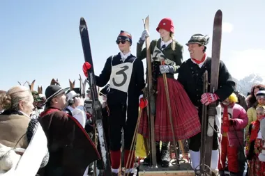 Grafika promocyjna wydarzenia Wielkanocne Jajo na Kalatówkach 2026 – retro zawody narciarskie w Zakopanem