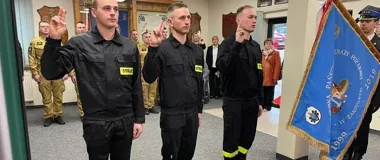 Pod sztandarem - trzech nowych strażaków weszło do służby w Zakopanem