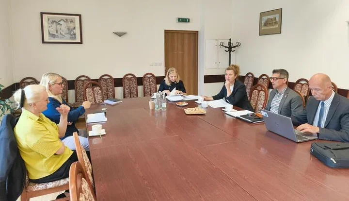 Wystawy i folk po obu stronach Tatr. Zakopane i Poprad łączą siły