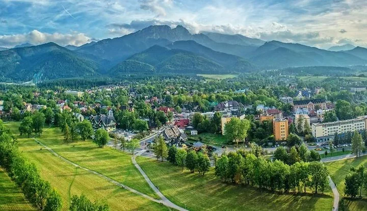 Zakopane porządkuje reklamy i ogrodzenia. Uchwała ma zatrzymać chaos