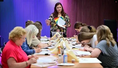 Malowane chusty zamiast gotowych prezentów. W Zakopanem postawiono na twórczy gest