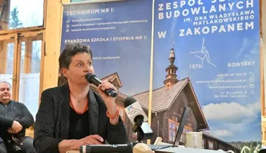 Dzwonek i wspomnienia otworzyły jubileusz 150 lat zakopiańskiej Budowlanki