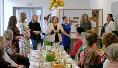 W Klubie Seniora świąteczny stół zamienił zwykłe popołudnie w ciepłe spotkanie