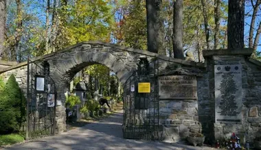 Zabytkowe groby potrzebują wsparcia. Kwestarze pojawią się na obu cmentarzach