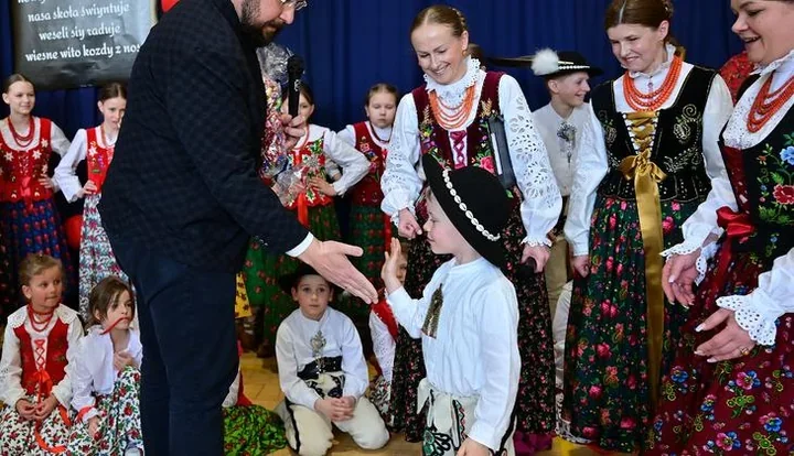 W szkolnej sali rozbrzmiała góralska duma i jubileuszowy aplauz