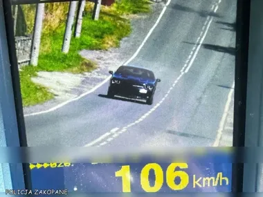 Kierowca Dodge’a pędził przez Ząb. To nie był jego pierwszy taki przypadek