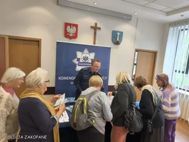 Seniorzy w zakopiańskim magistracie poznali metody działania oszustów