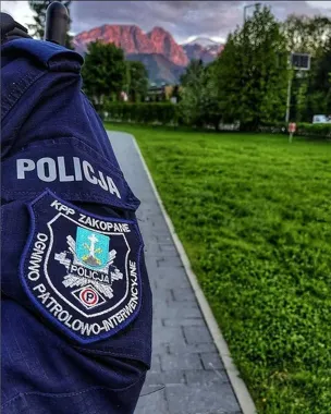 80-latka zgubiła drogę do pensjonatu. Trop znalazł się przy kluczach
