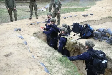 Zakopiański policjant w elitarnym marszu - Akademia Policji w pierwszej ósemce