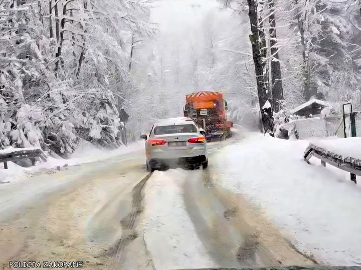 Śnieg sparaliżował Tatry - policja liczy już kolejne kolizje
