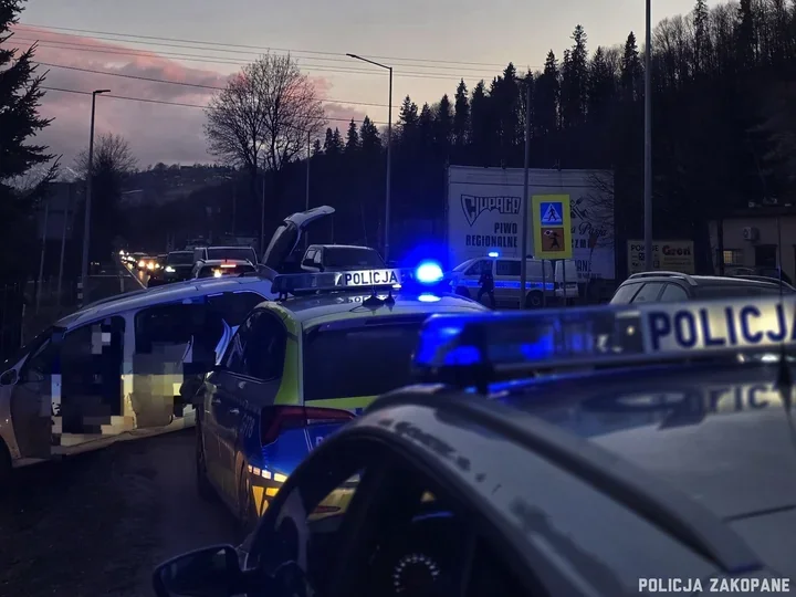 Uciekał przed policją i ruszył prosto na funkcjonariusza - skończył w areszcie
